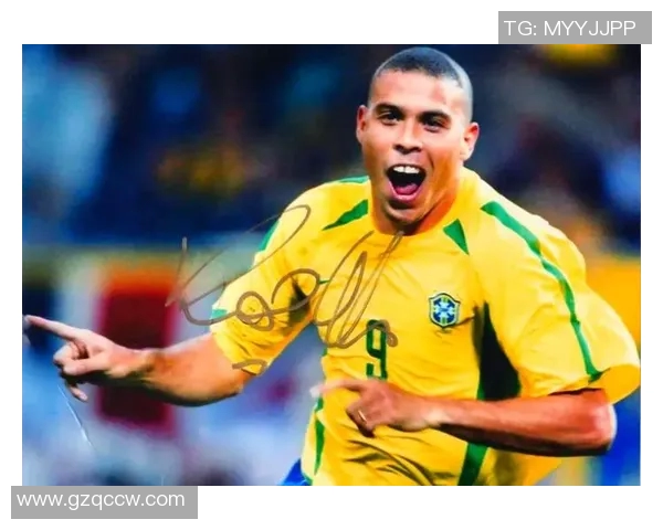 八位足球传奇球星的巅峰时刻与影响力解析