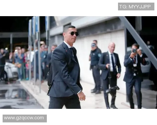 法国足球明星穿搭风格解析 时尚与运动的完美融合 法国足球明星穿搭风格解析 时尚与运动的完美融合